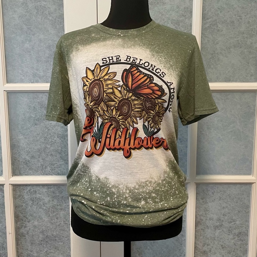 Gildan Youth Size Large "She Belongs Among the Wildflowers" Graphic Bleached Tee